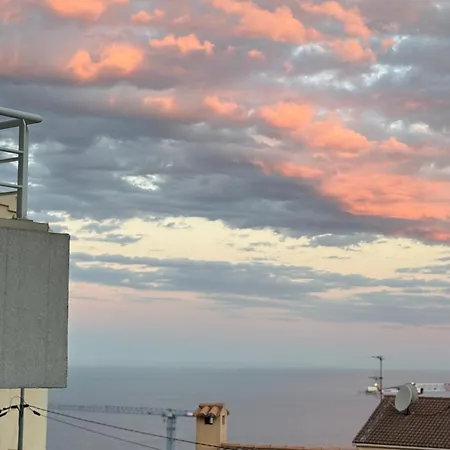 Rare, Private Garden, Monaco Border, 1 Bedroom