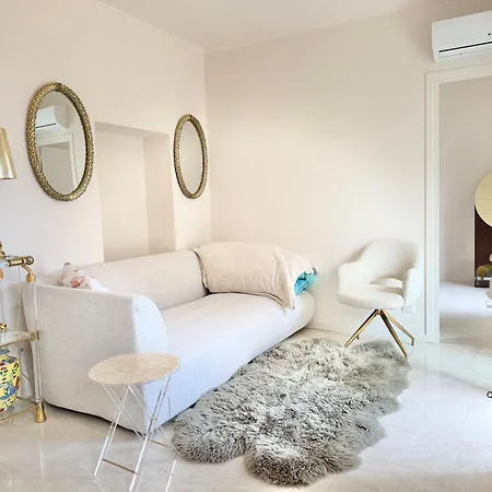Rare, Private Garden, 2bdr, Monaco Border 아파트 보솔레이