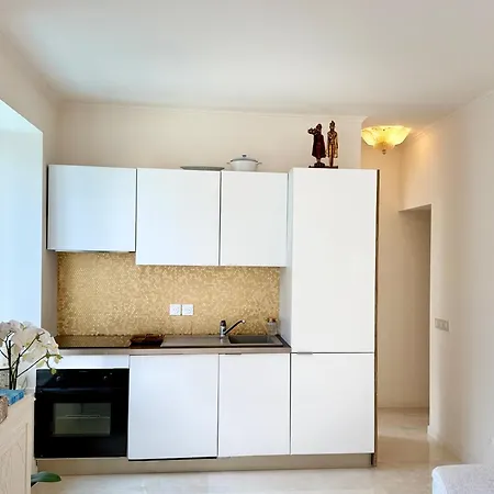Rare, Private Garden, 2bdr, Monaco Border Apartment *