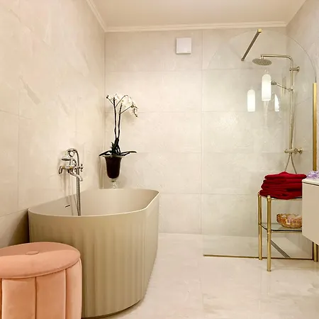 Rare, Private Garden, 2bdr, Monaco Border 아파트 *