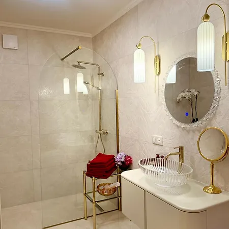Monaco 2bdr Luxury Apartment, Private Garden&pool Apartment *