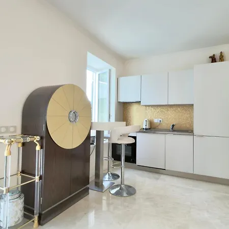 Monaco 2bdr Luxury Apartment, Private Garden&pool Apartment Beausoleil