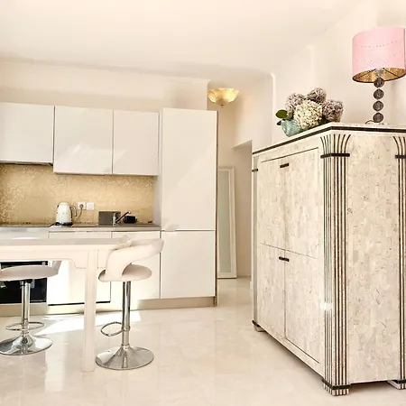 Monaco 2bdr Luxury Apartment, Private Garden&pool Apartment Beausoleil