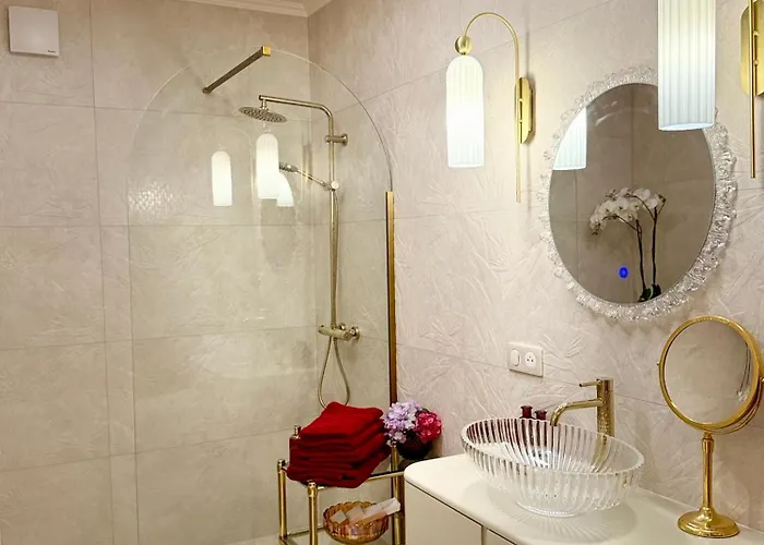 Monaco Formula 1 Luxury Apartment, Garden, Pool شقة *