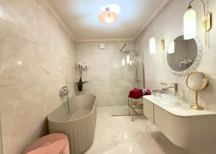 Monaco Formula 1 Luxury Apartment, Garden, Pool *